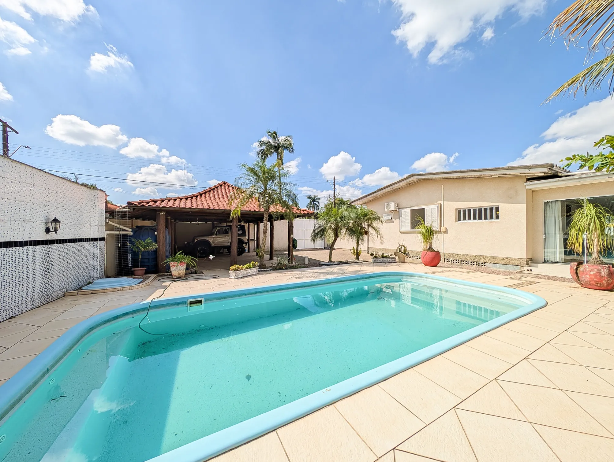 CASA-SANTA-BARBARA-GARAGEM-1