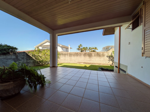 CASA-MINA-BRASIL-AMARELA-VARANDA1