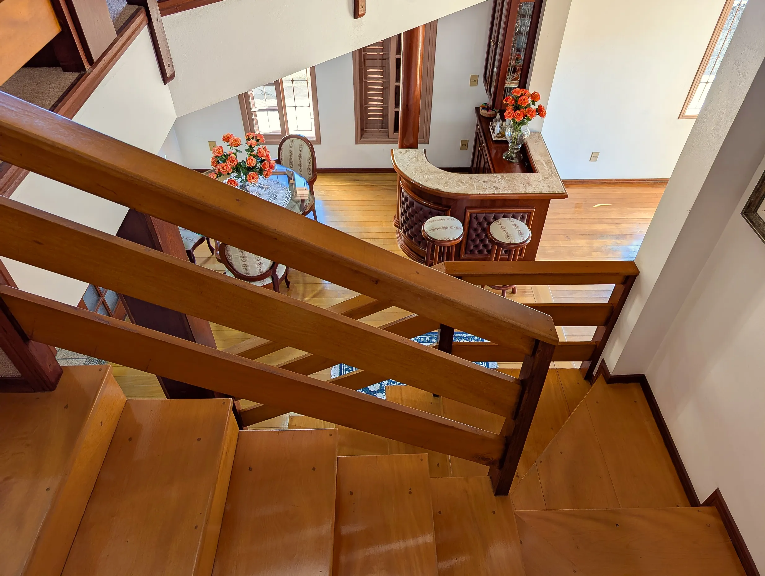 CASA-MINA-BRASIL-AMARELA-ESCADA1