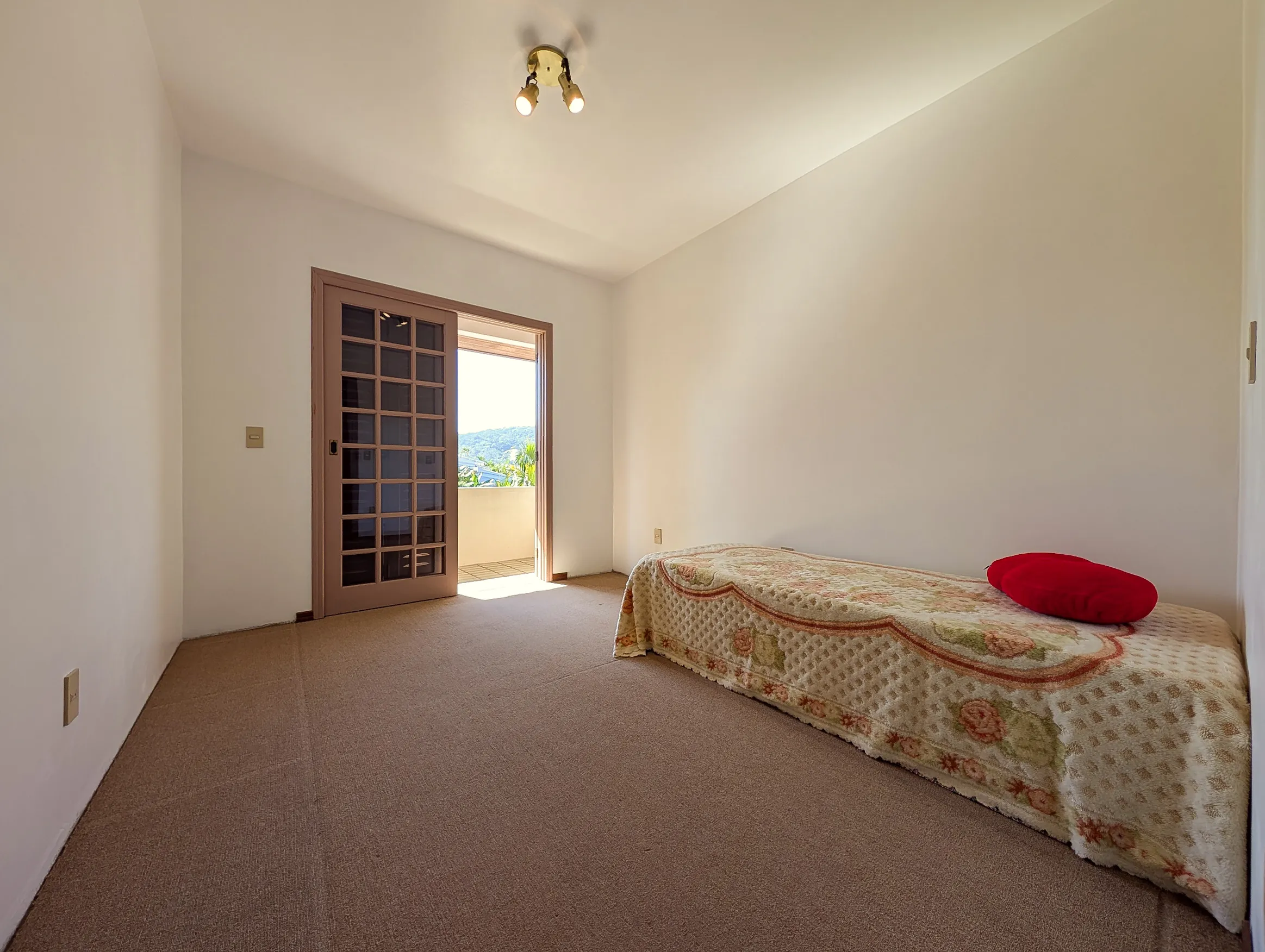 CASA-MINA-BRASIL-AMARELA-QUARTO2-1