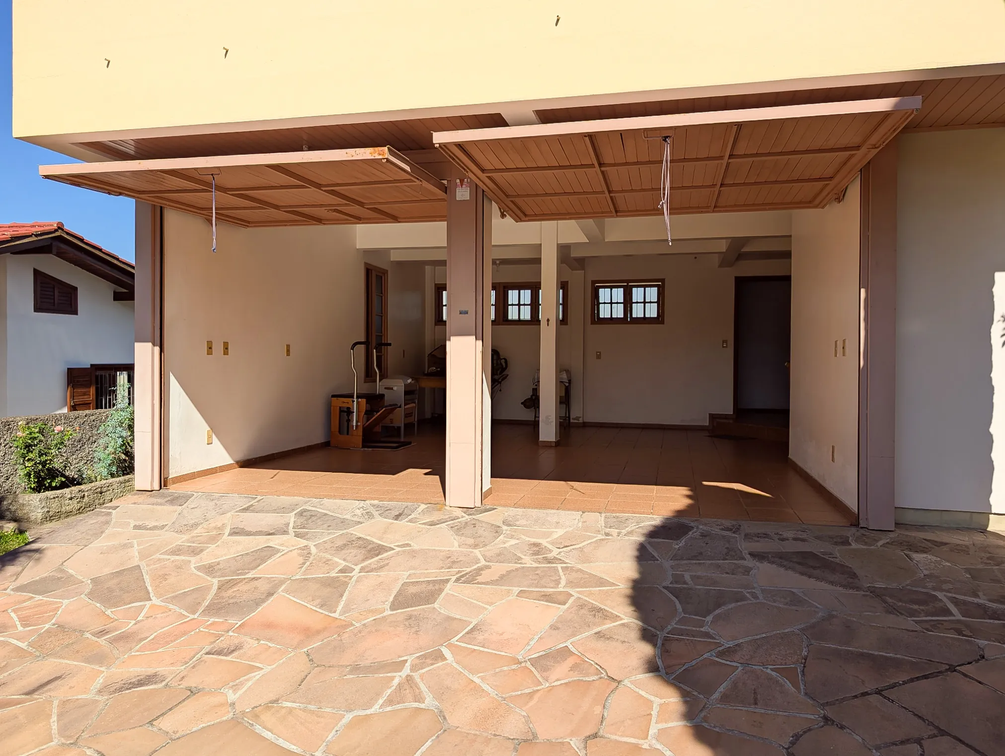 CASA-MINA-BRASIL-AMARELA-GARAGEM2