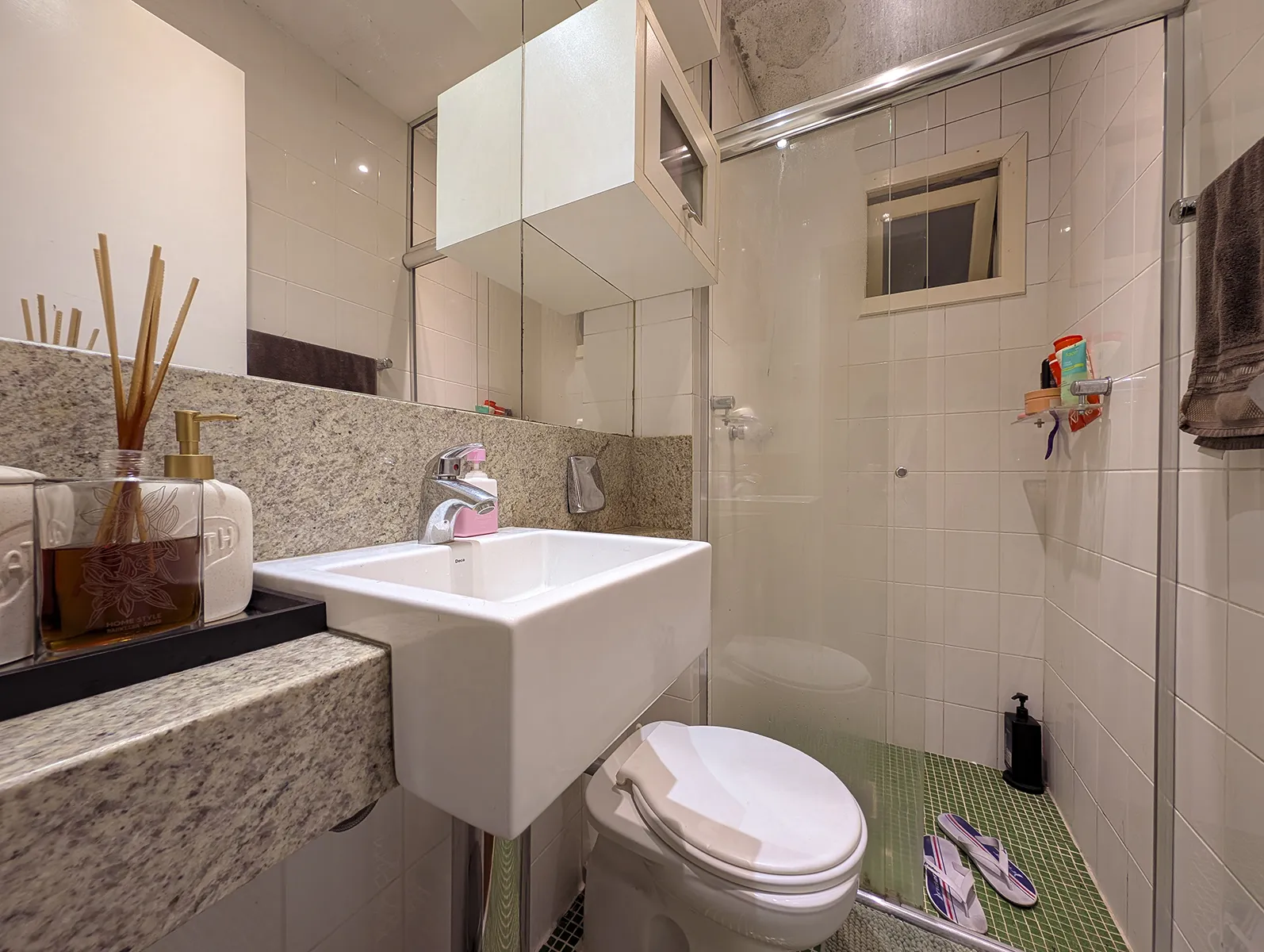 Apartamento com 3 Quartos (1 Suíte) no Centro – Semimobiliado