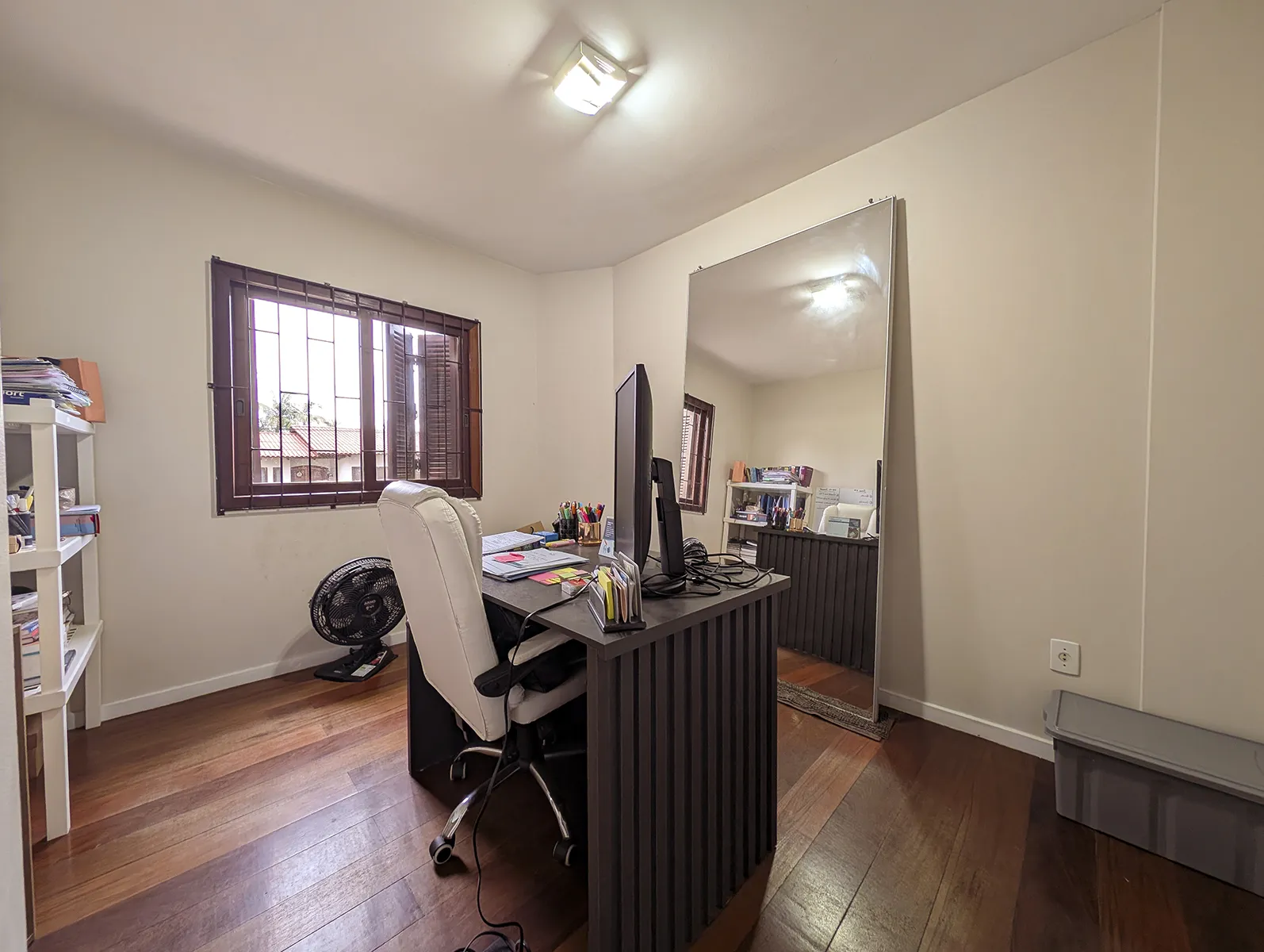Apartamento com 3 Quartos (1 Suíte) no Centro – Semimobiliado