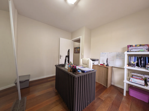 Apartamento com 3 Quartos (1 Suíte) no Centro – Semimobiliado