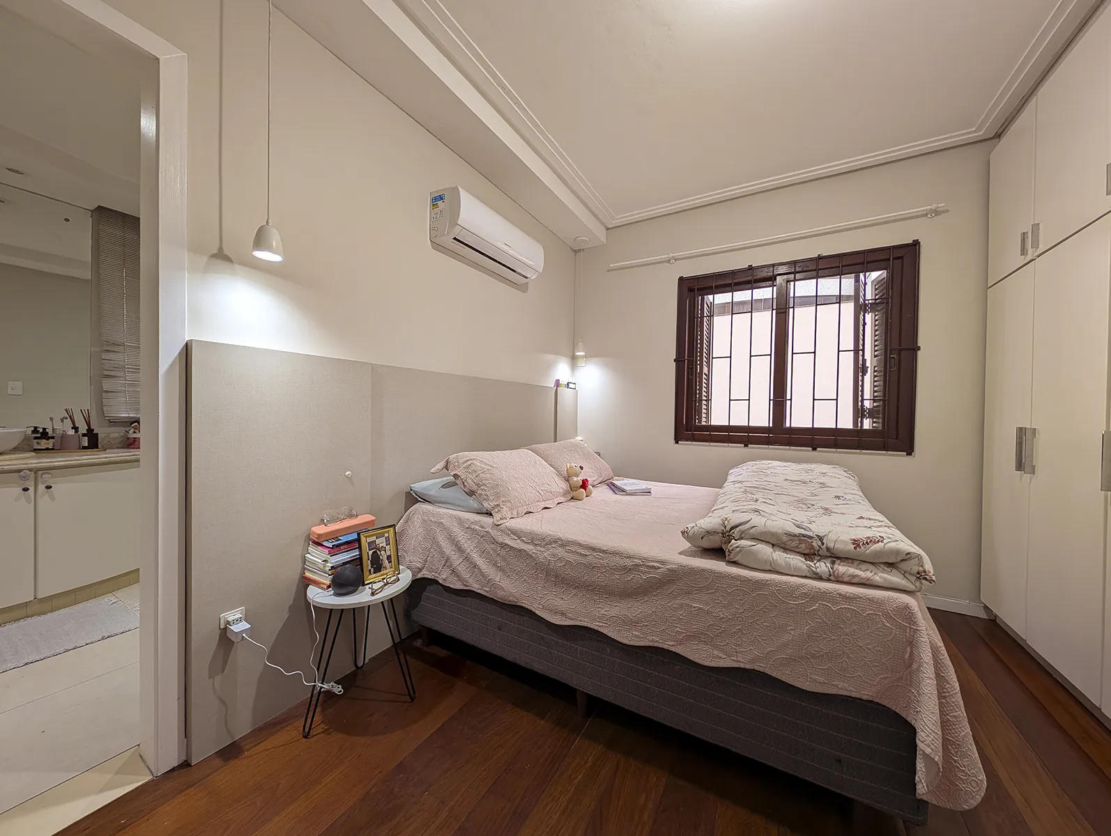 Apartamento com 3 Quartos (1 Suíte) no Centro – Semimobiliado