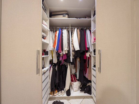 Apartamento com 3 Quartos (1 Suíte) no Centro – Semimobiliado