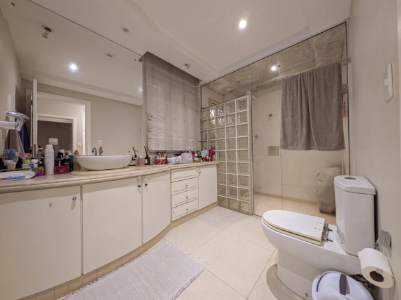 Apartamento com 3 Quartos (1 Suíte) no Centro – Semimobiliado