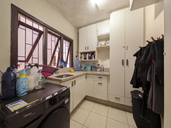 Apartamento com 3 Quartos (1 Suíte) no Centro – Semimobiliado