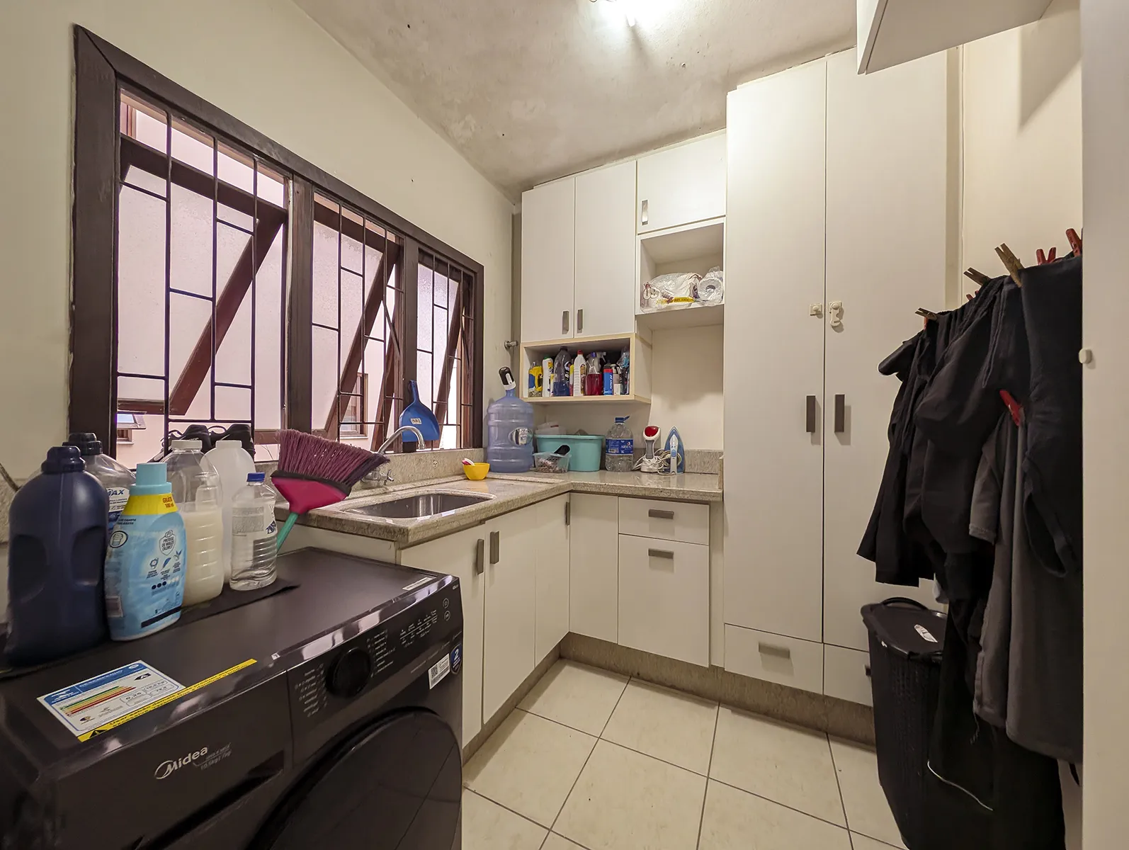 Apartamento com 3 Quartos (1 Suíte) no Centro – Semimobiliado