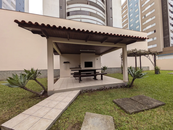 Apartamento com 3 Quartos (1 Suíte) no Centro – Semimobiliado