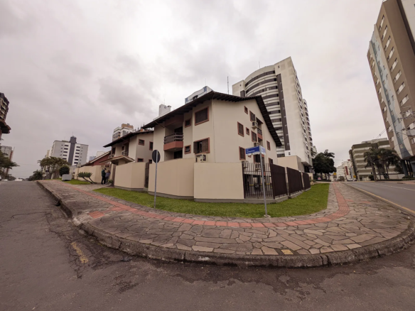 Apartamento com 3 Quartos (1 Suíte) no Centro – Semimobiliado