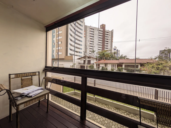 Apartamento com 3 Quartos (1 Suíte) no Centro – Semimobiliado