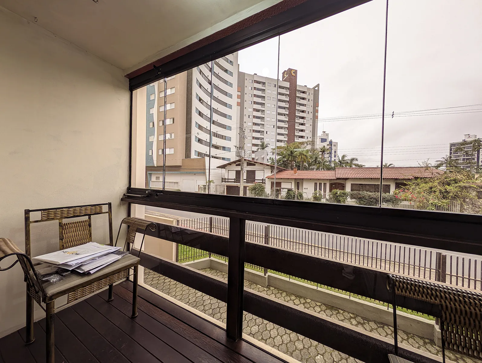 Apartamento com 3 Quartos (1 Suíte) no Centro – Semimobiliado