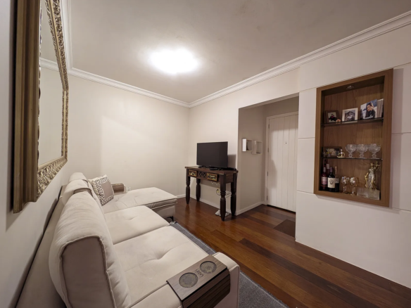 Apartamento com 3 Quartos (1 Suíte) no Centro – Semimobiliado