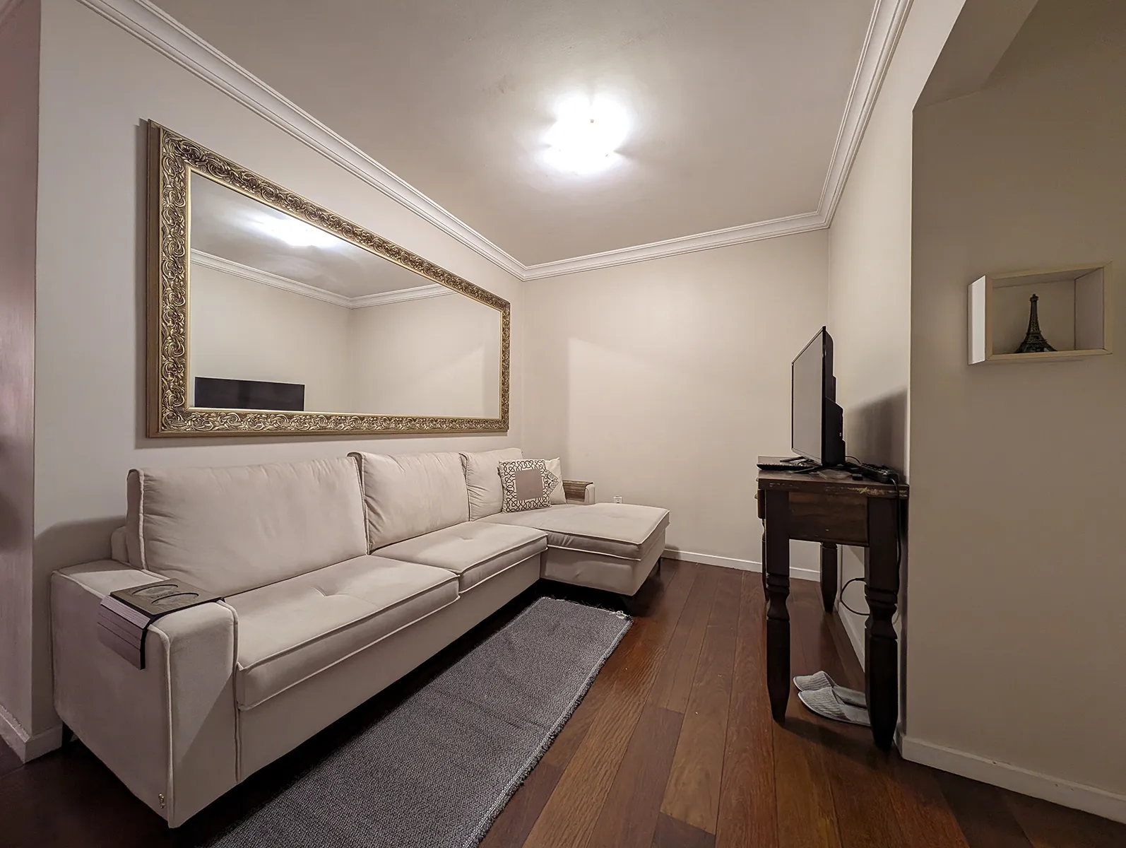 Apartamento com 3 Quartos (1 Suíte) no Centro – Semimobiliado