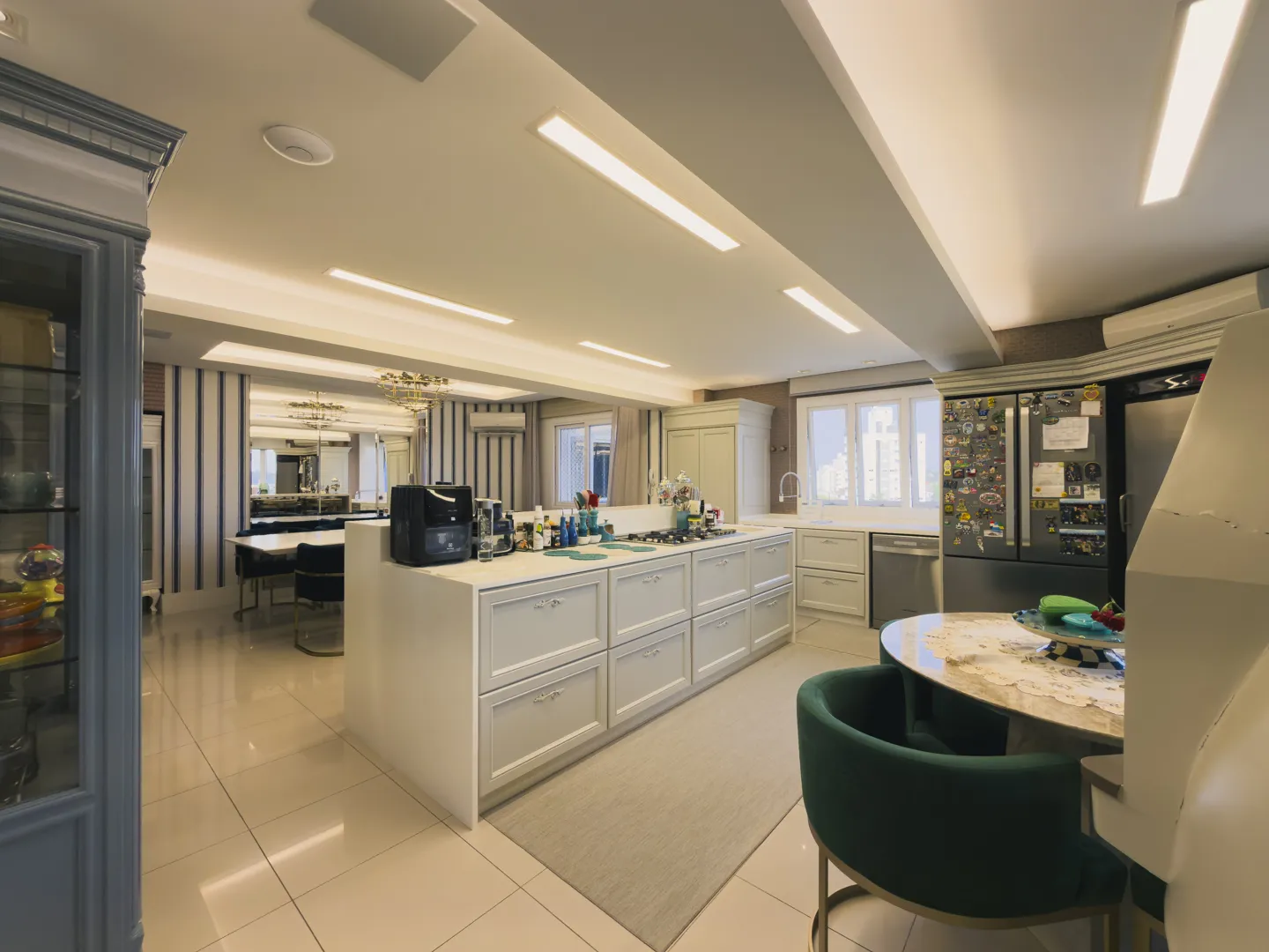 Apartamento de Luxo Mobiliado no Michel – 3 Suítes e 2 Garagens