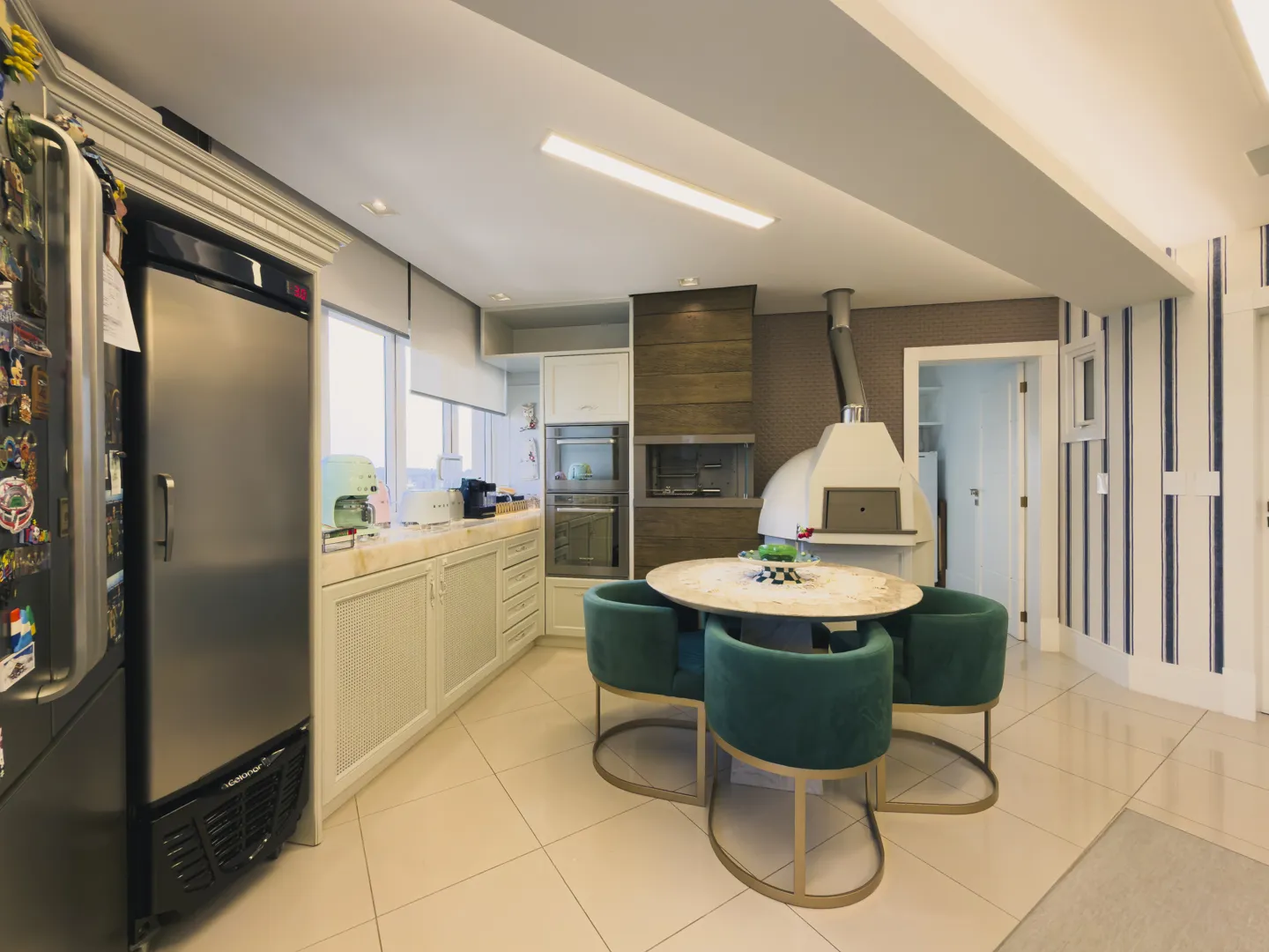 Apartamento de Luxo Mobiliado no Michel – 3 Suítes e 2 Garagens