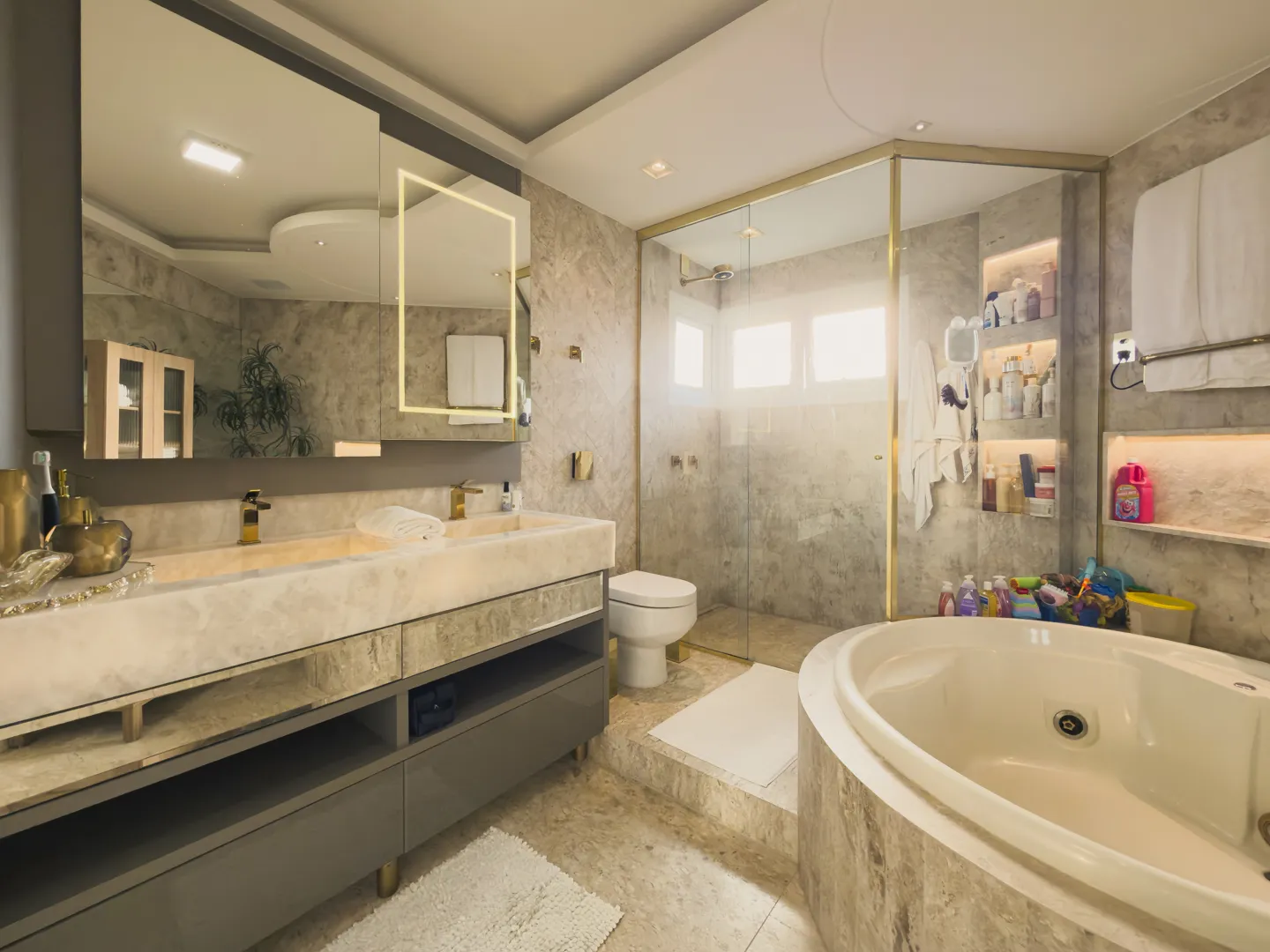 Apartamento de Luxo Mobiliado no Michel – 3 Suítes e 2 Garagens