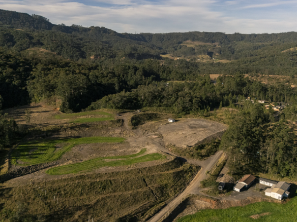 Sítio com Vista para a Serra em Treviso – 5 Hectares