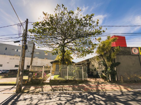 TERRENO-COMERCIAL