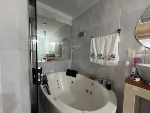 Casa Mista à Venda na Santa Bárbara, Criciúma – Terreno de 471m² com Piscina