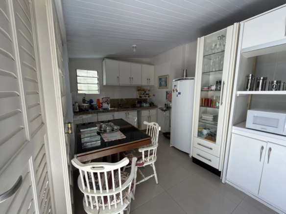 Casa Mista à Venda na Santa Bárbara, Criciúma – Terreno de 471m² com Piscina