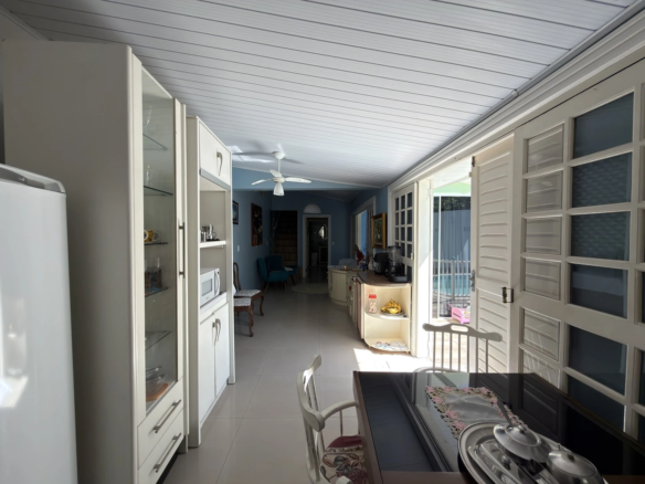 Casa Mista à Venda na Santa Bárbara, Criciúma – Terreno de 471m² com Piscina