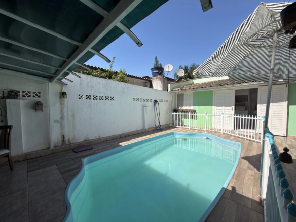 Casa Mista à Venda na Santa Bárbara, Criciúma – Terreno de 471m² com Piscina