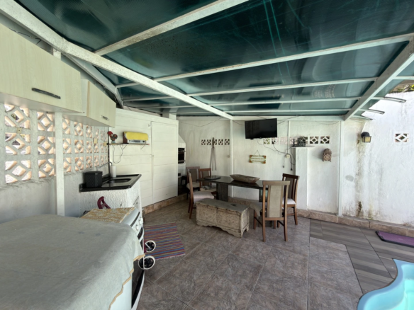 Casa Mista à Venda na Santa Bárbara, Criciúma – Terreno de 471m² com Piscina