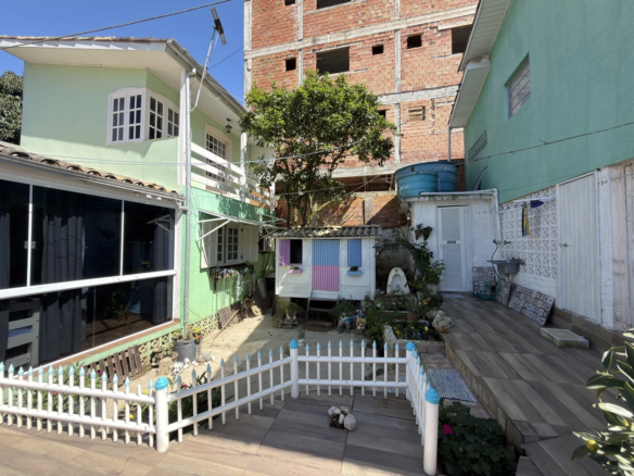 Casa Mista à Venda na Santa Bárbara, Criciúma – Terreno de 471m² com Piscina