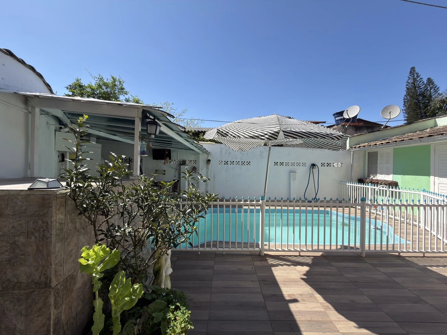 Casa Mista à Venda na Santa Bárbara, Criciúma – Terreno de 471m² com Piscina