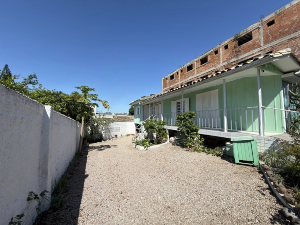Casa Mista à Venda na Santa Bárbara, Criciúma – Terreno de 471m² com Piscina