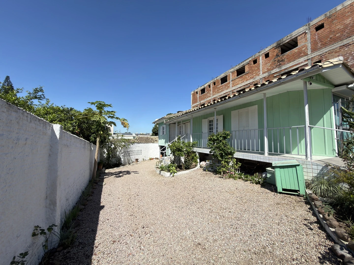 Casa Mista à Venda na Santa Bárbara, Criciúma – Terreno de 471m² com Piscina